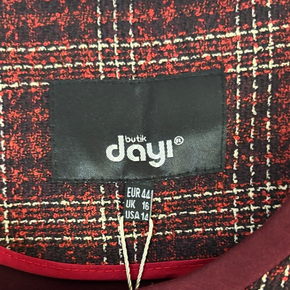 Elegant Burgundy Plaid Blazer for Women - Picture 2 of 7